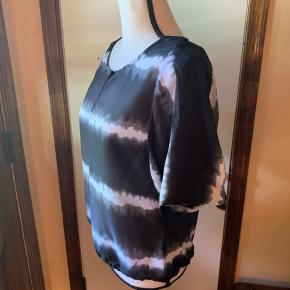 CONVERSE Blouse Black White Tie Dye Flowy Short Sleeve Top Blouse Small EUC LN - Picture 5 of 11